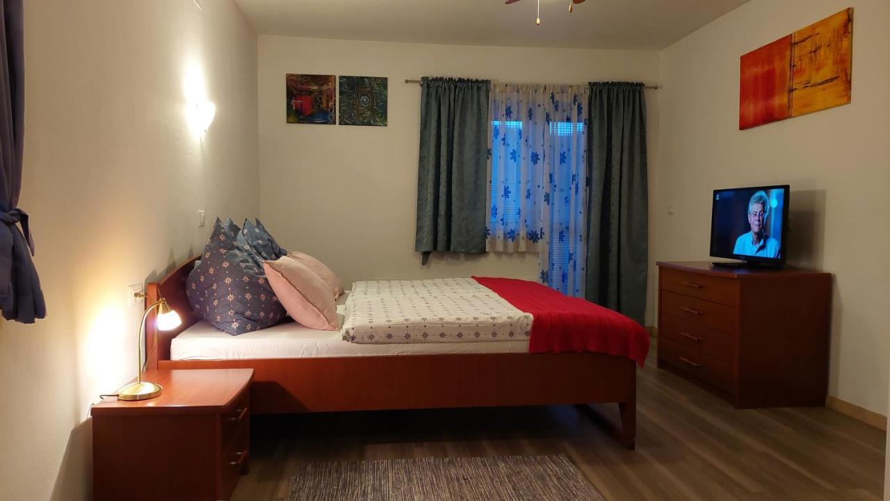 בלד Rooms Ravnik מראה חיצוני תמונה
