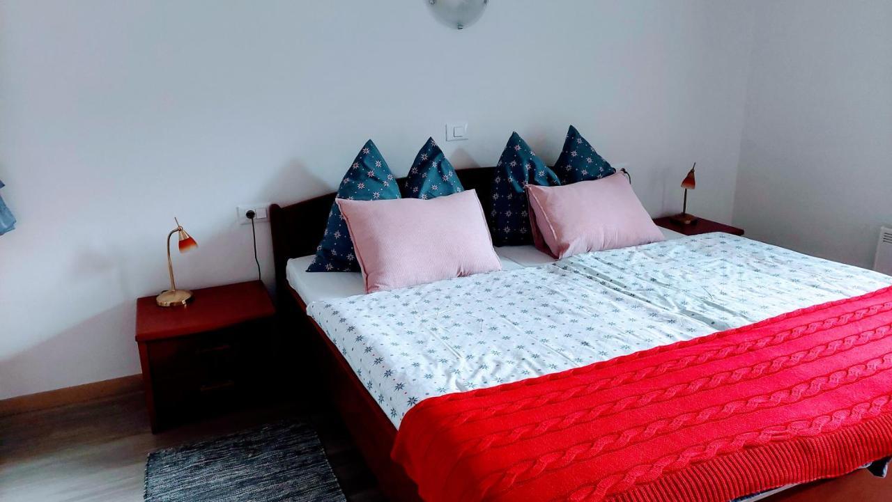 בלד Rooms Ravnik מראה חיצוני תמונה