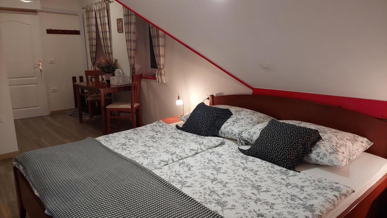 בלד Rooms Ravnik מראה חיצוני תמונה