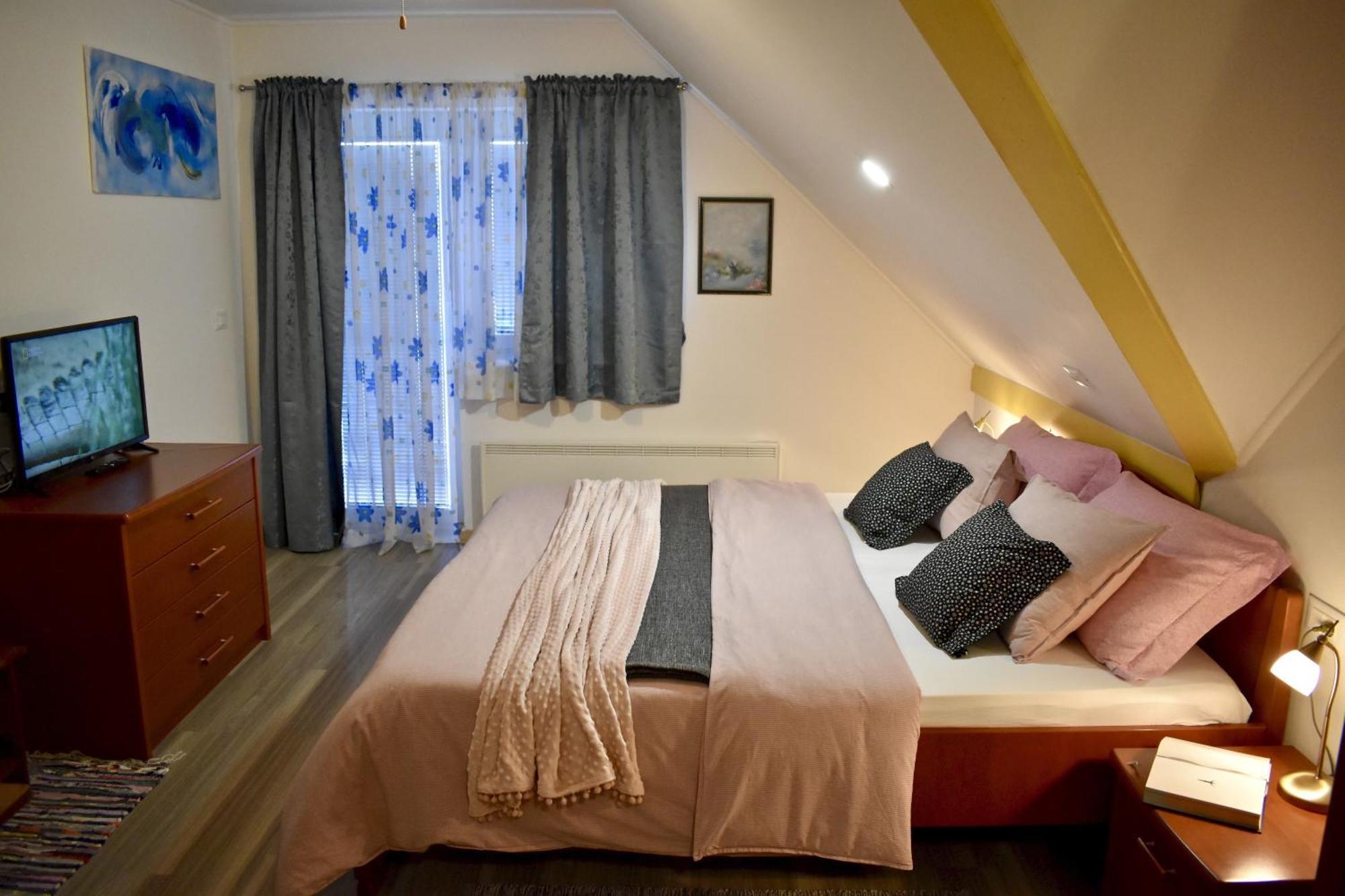 בלד Rooms Ravnik מראה חיצוני תמונה