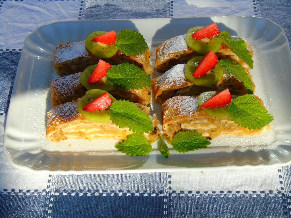בלד Rooms Ravnik מראה חיצוני תמונה